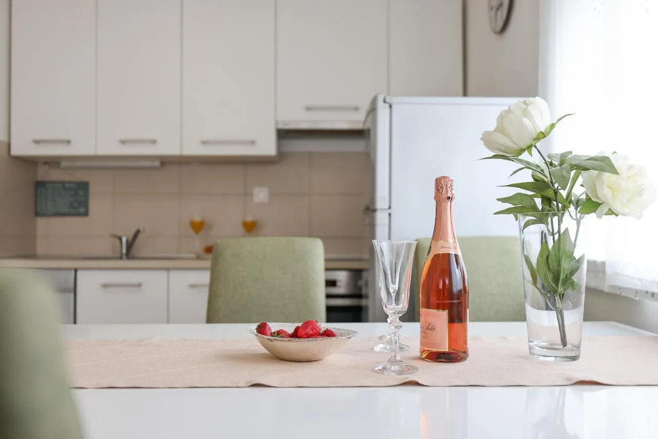 Cozy Niko Apartment - Private Parking And Balcony Zadar Croatia