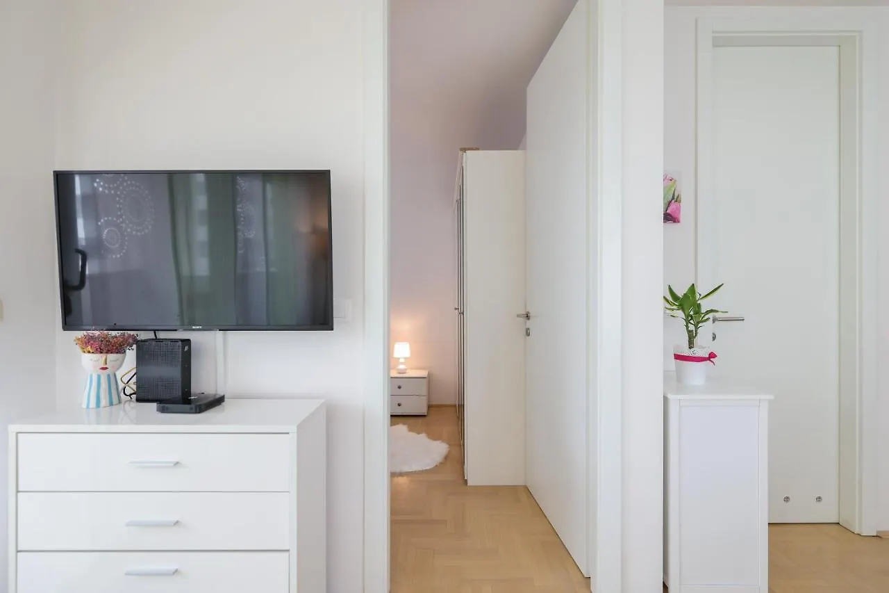 Cozy Niko Apartment - Private Parking And Balcony Zadar
