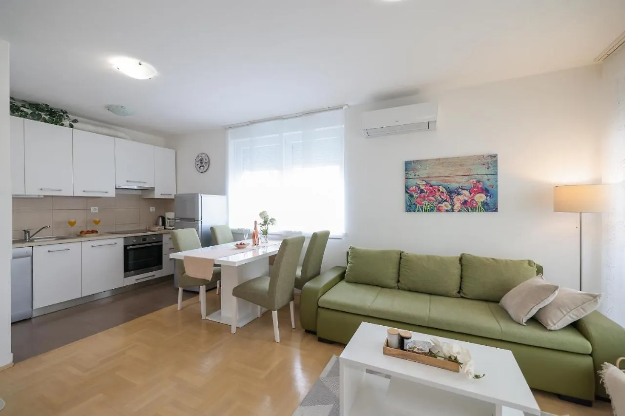 Cozy Niko Apartment - Private Parking And Balcony Zadar