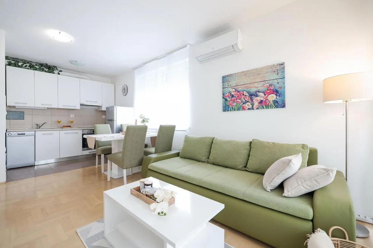 Cozy Niko Apartment - Private Parking And Balcony Zadar